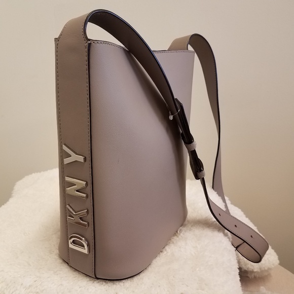 Dkny Handbags - NWOT: DKNY medium Bedford Bucket Bag